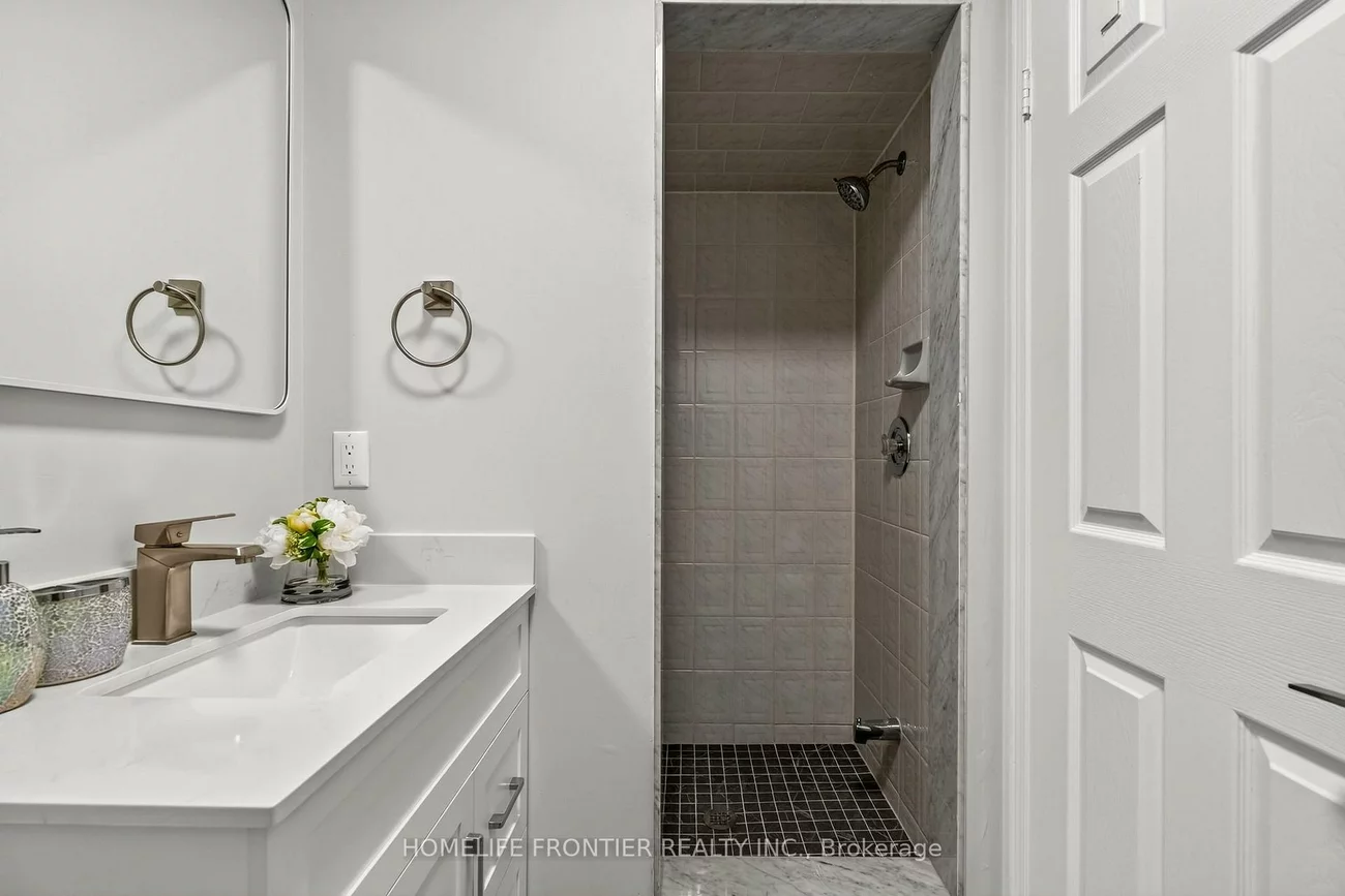 19, Bowler, Bayview Wellington, Aurora