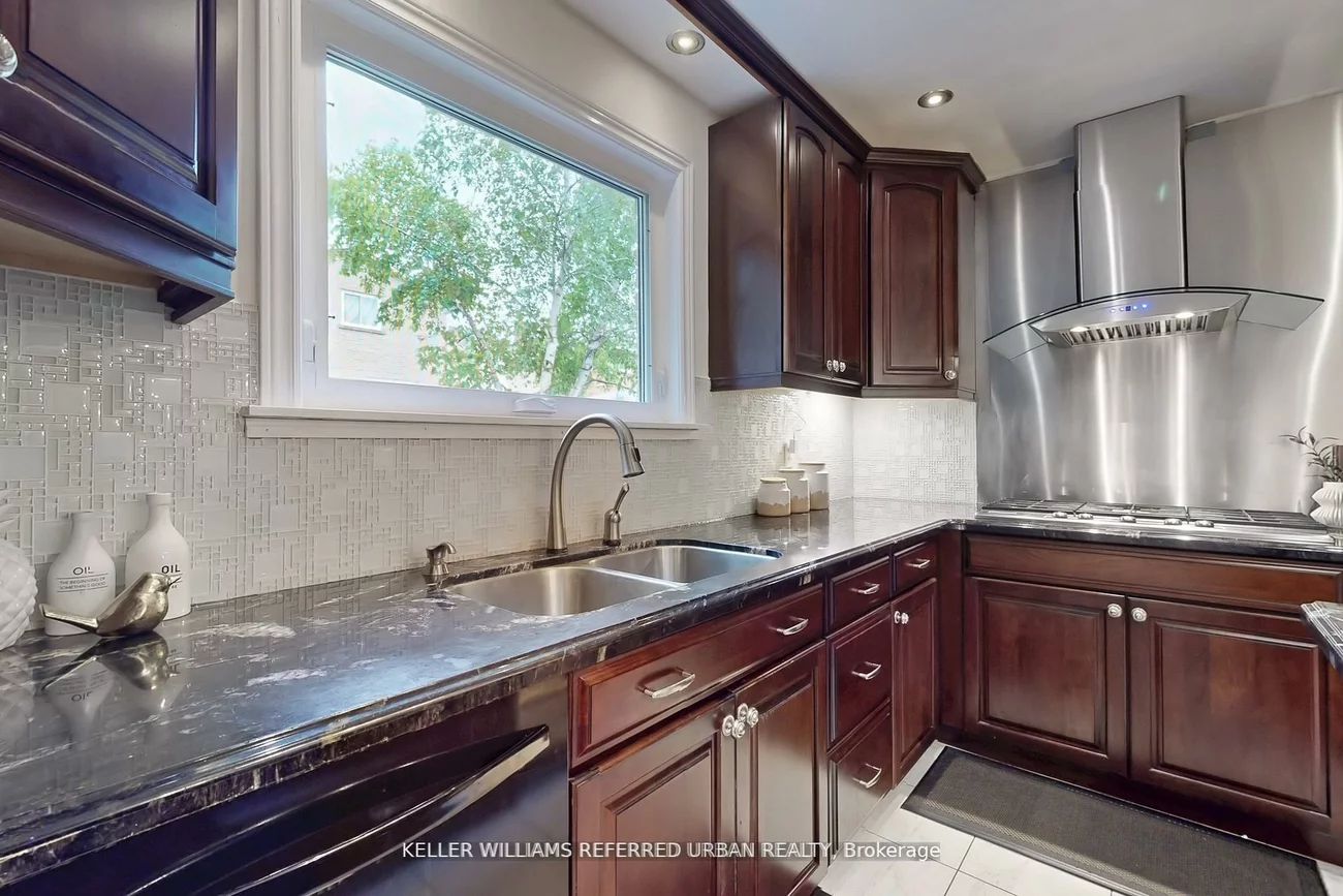 158, Walton, Aurora Village, Aurora