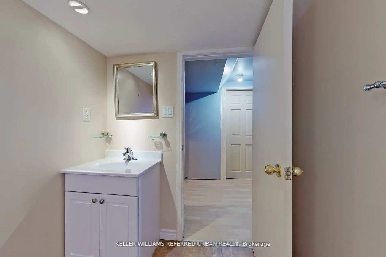 158, Walton, Aurora Village, Aurora