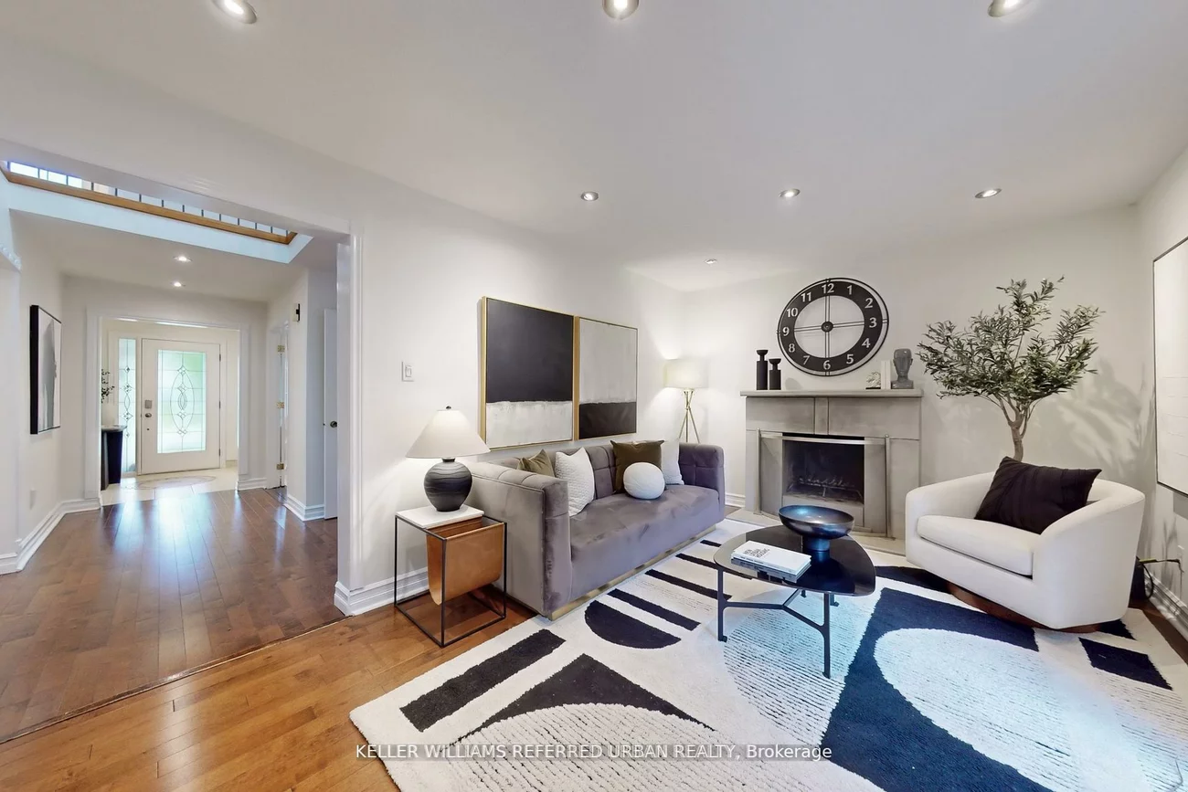 158, Walton, Aurora Village, Aurora