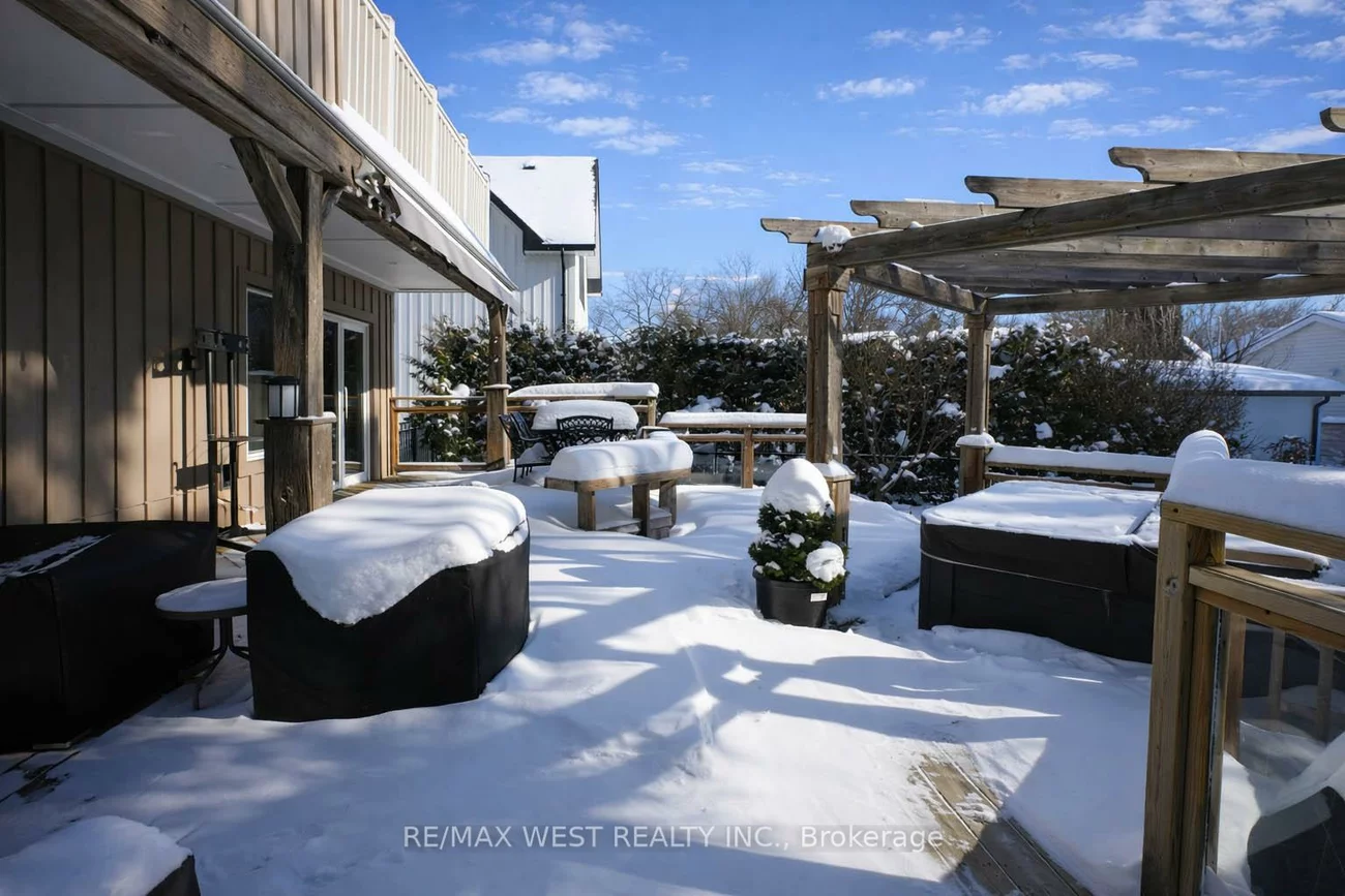 53, Metcalfe, Aurora Village, Aurora