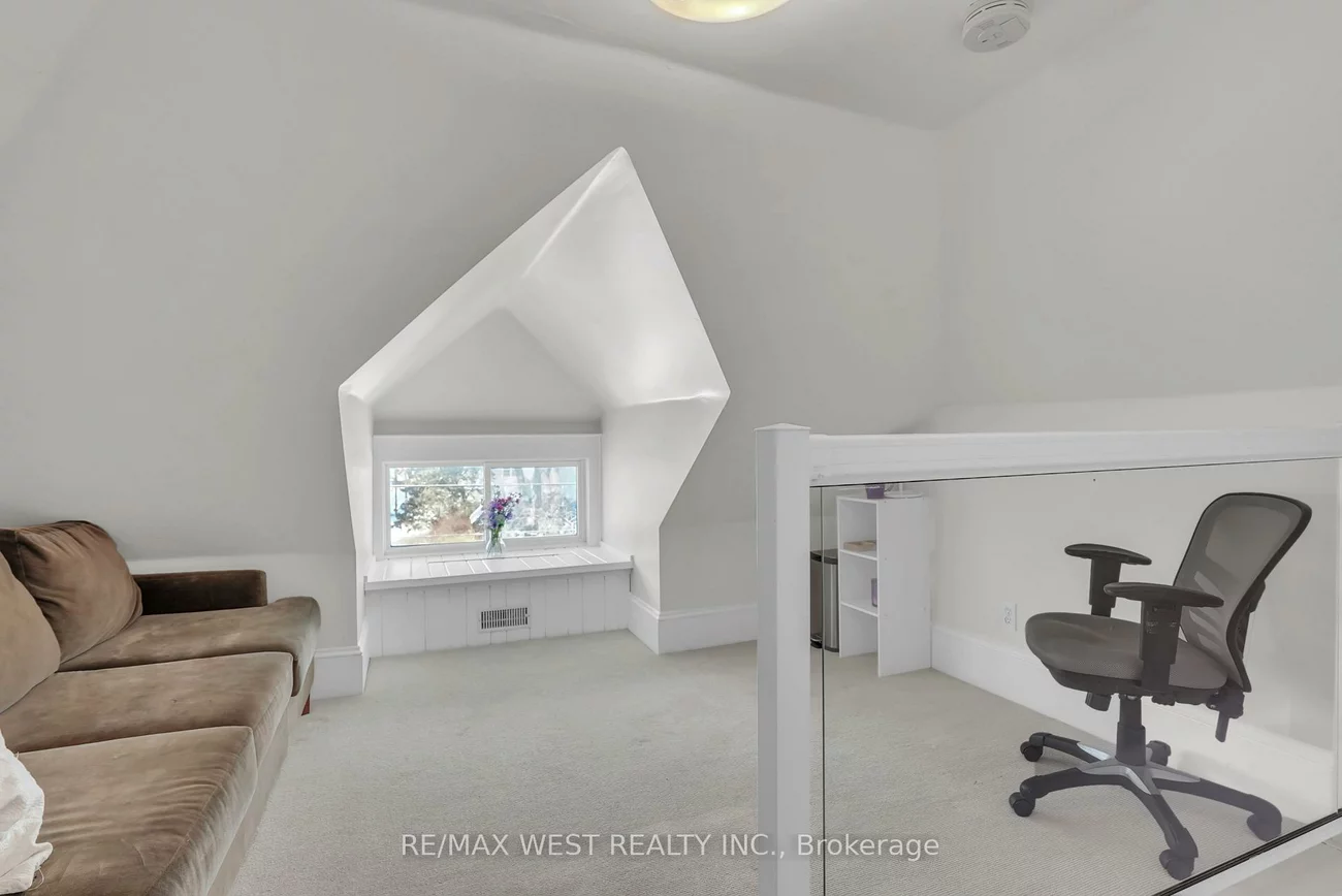 53, Metcalfe, Aurora Village, Aurora