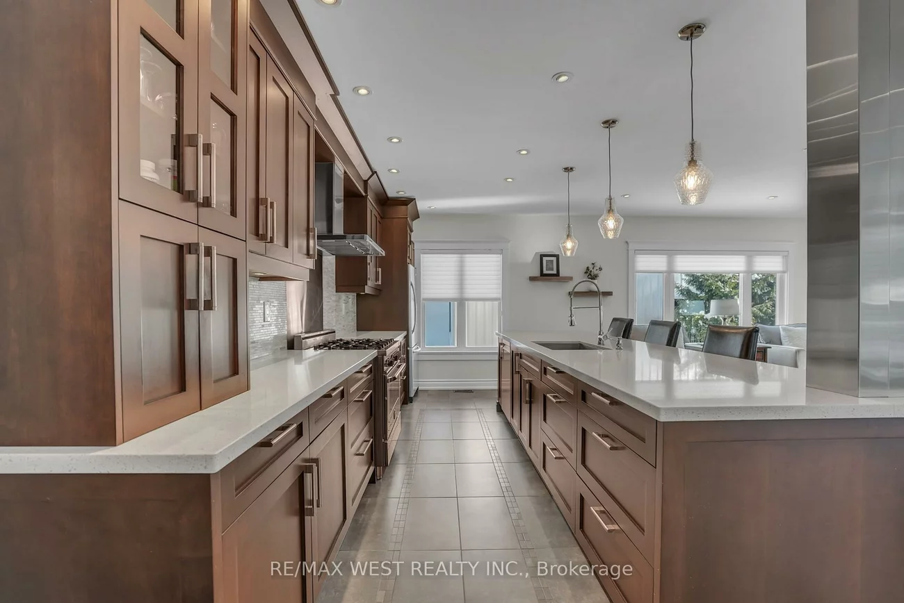 53, Metcalfe, Aurora Village, Aurora