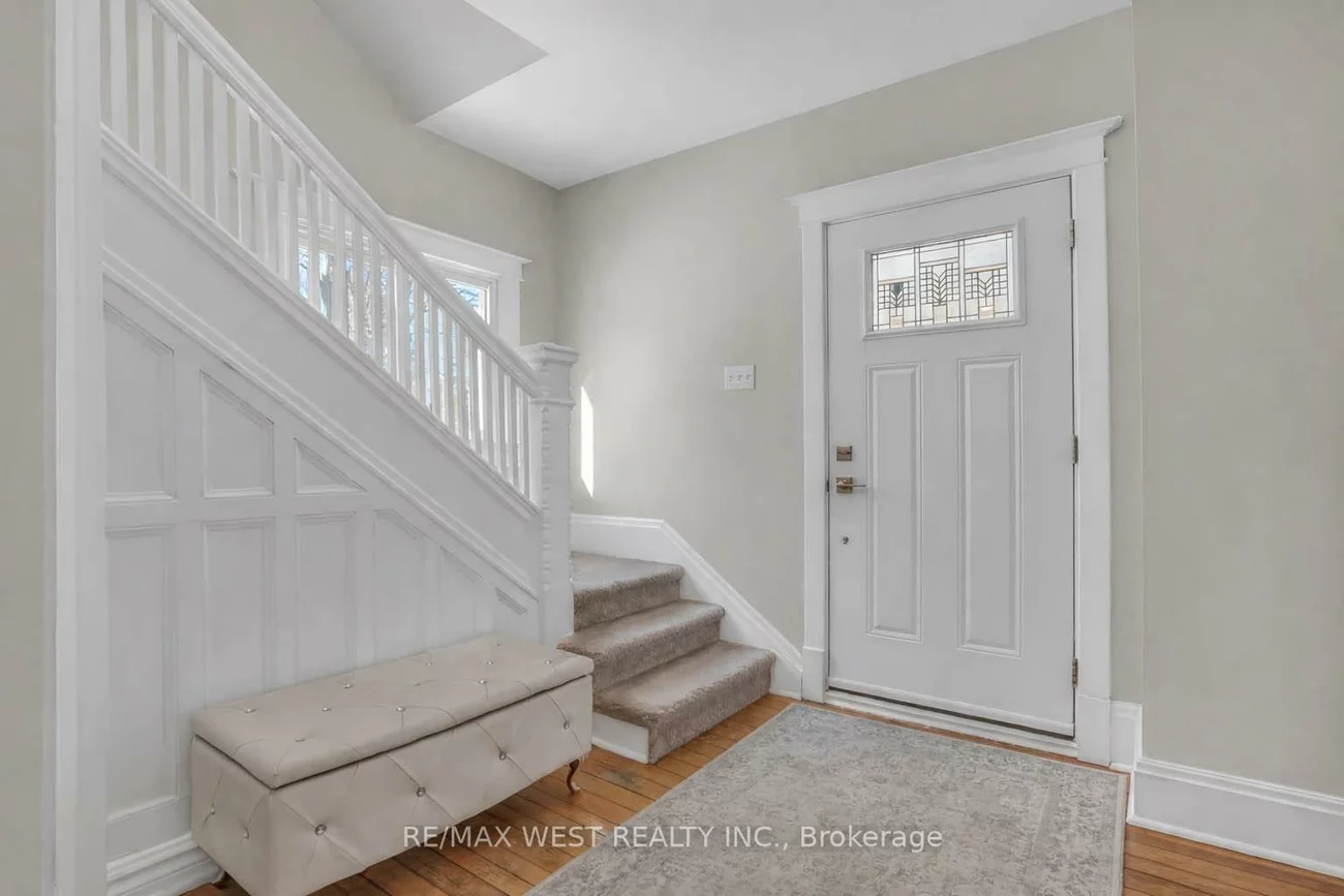 53, Metcalfe, Aurora Village, Aurora