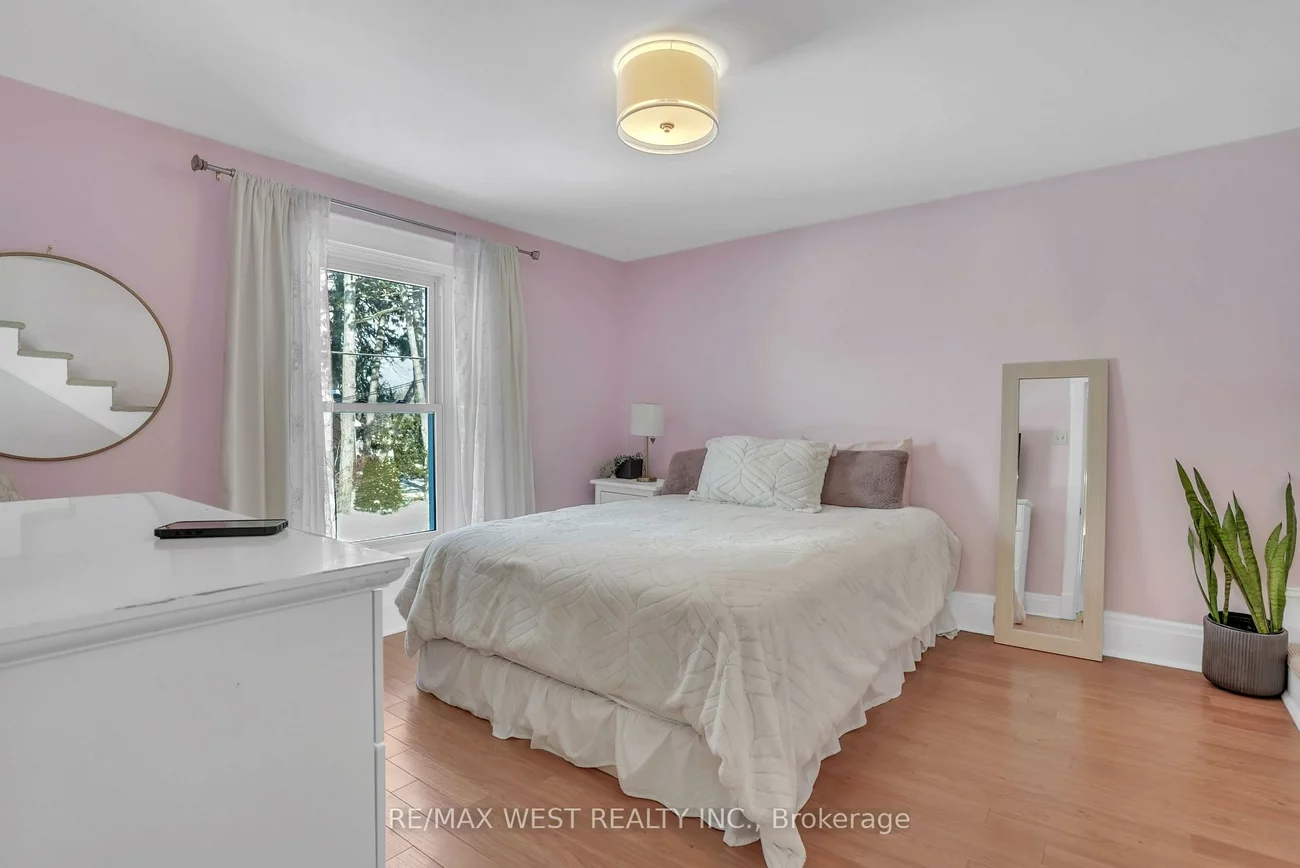 53, Metcalfe, Aurora Village, Aurora