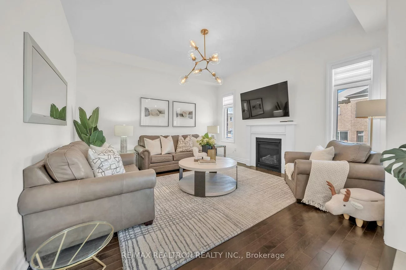 11, Botelho, Bayview Southeast, Aurora