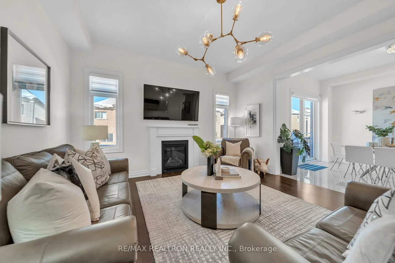 11, Botelho, Bayview Southeast, Aurora