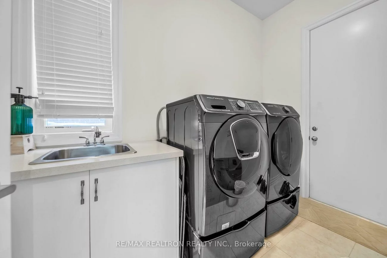 11, Botelho, Bayview Southeast, Aurora