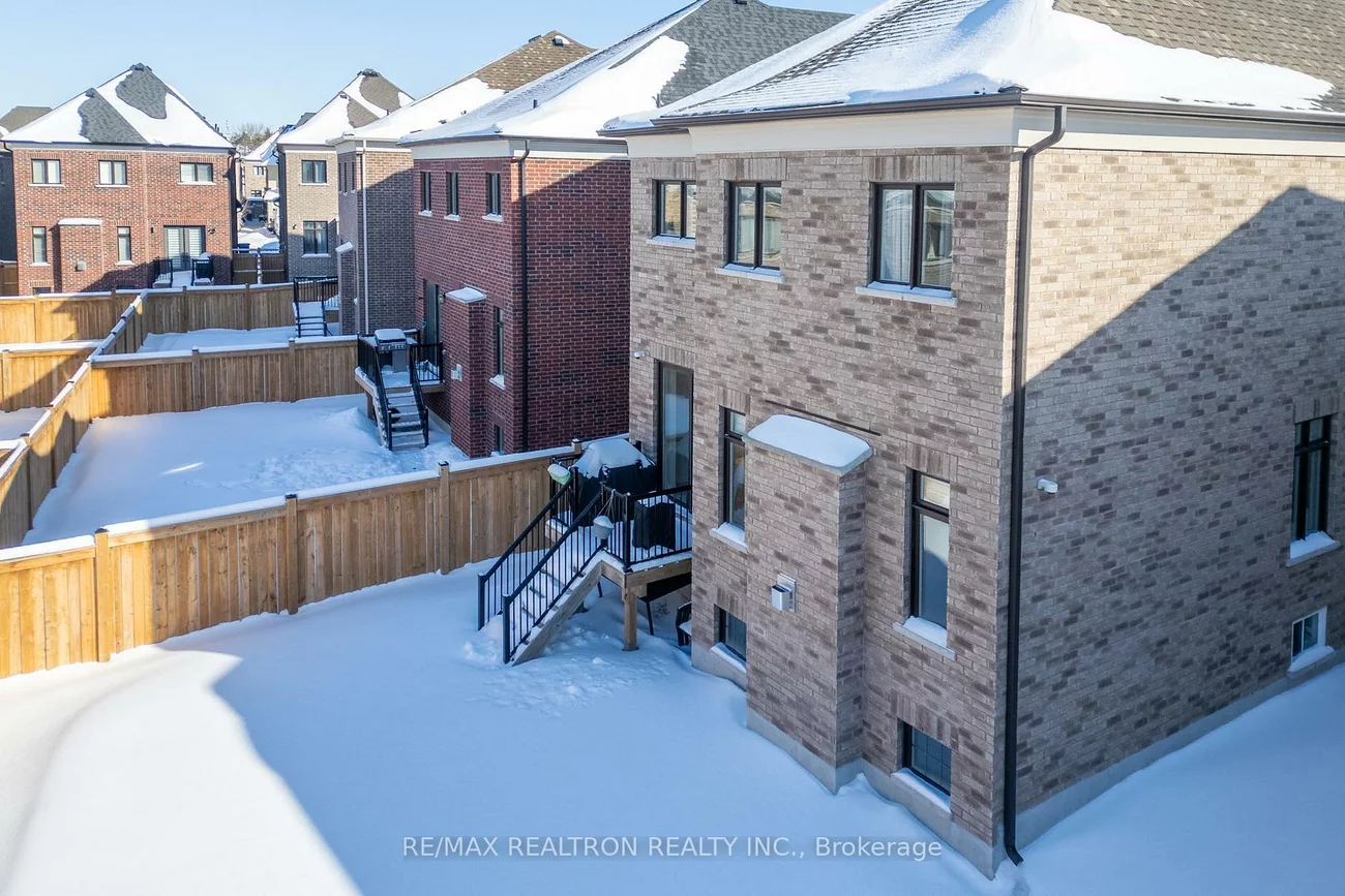 11, Botelho, Bayview Southeast, Aurora