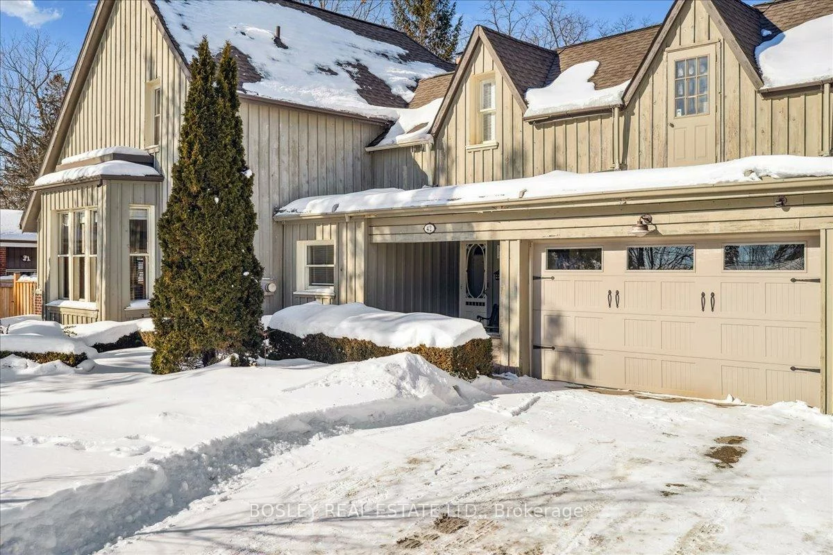 42, Royal, Aurora Village, Aurora