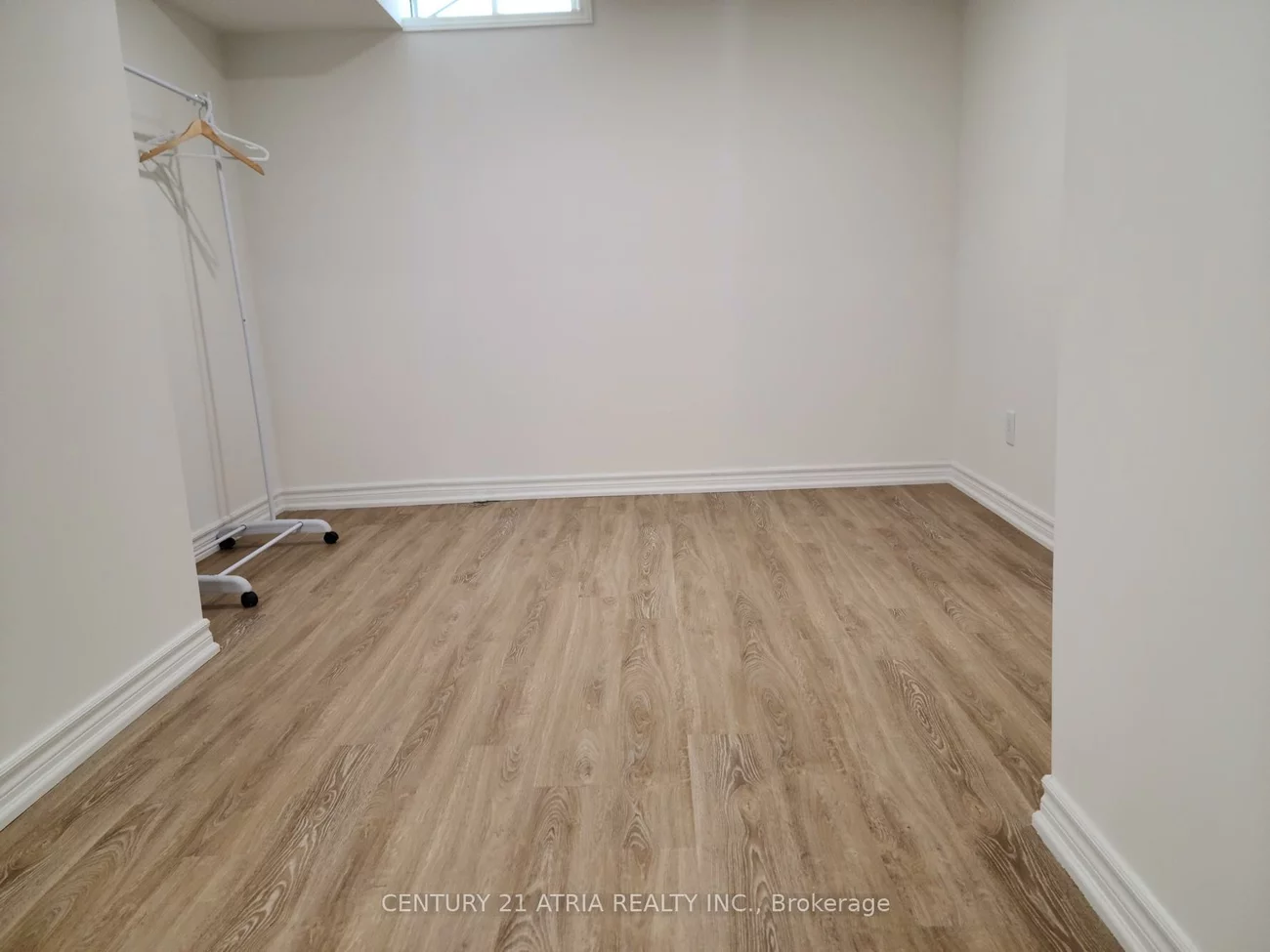 102, Woodroof, Bayview Wellington, Aurora