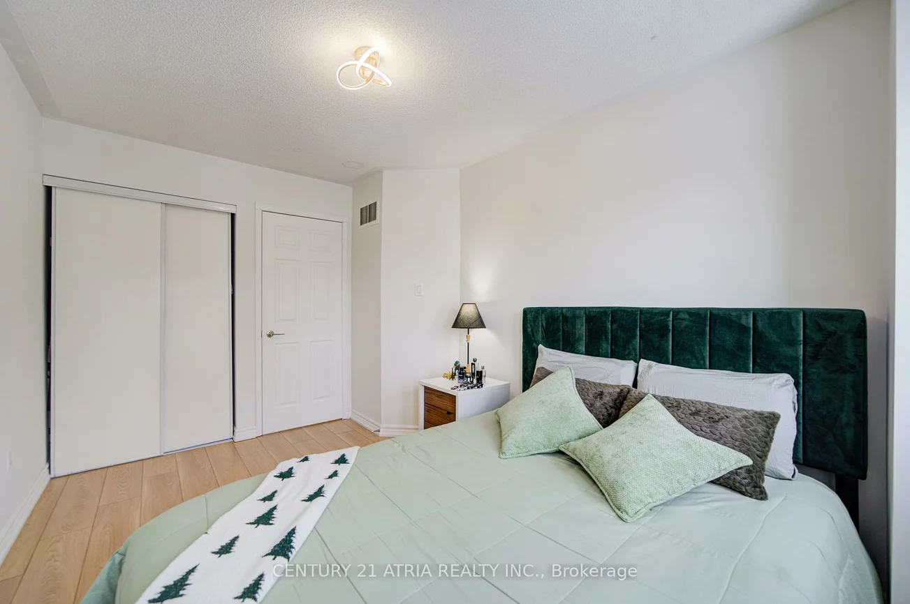 102, Woodroof, Bayview Wellington, Aurora