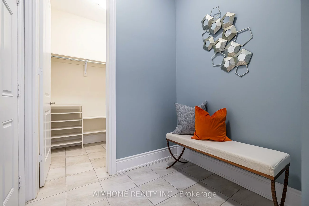 122, Scrivener, Rural Aurora, Aurora