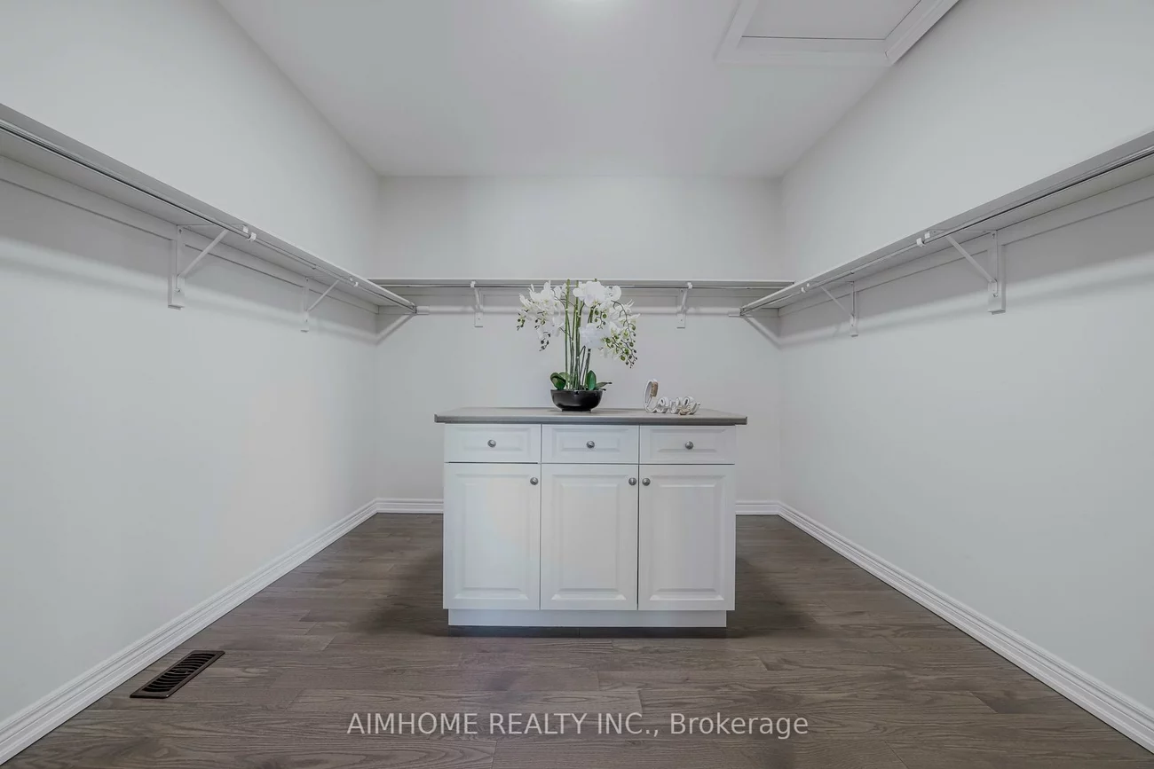 122, Scrivener, Rural Aurora, Aurora