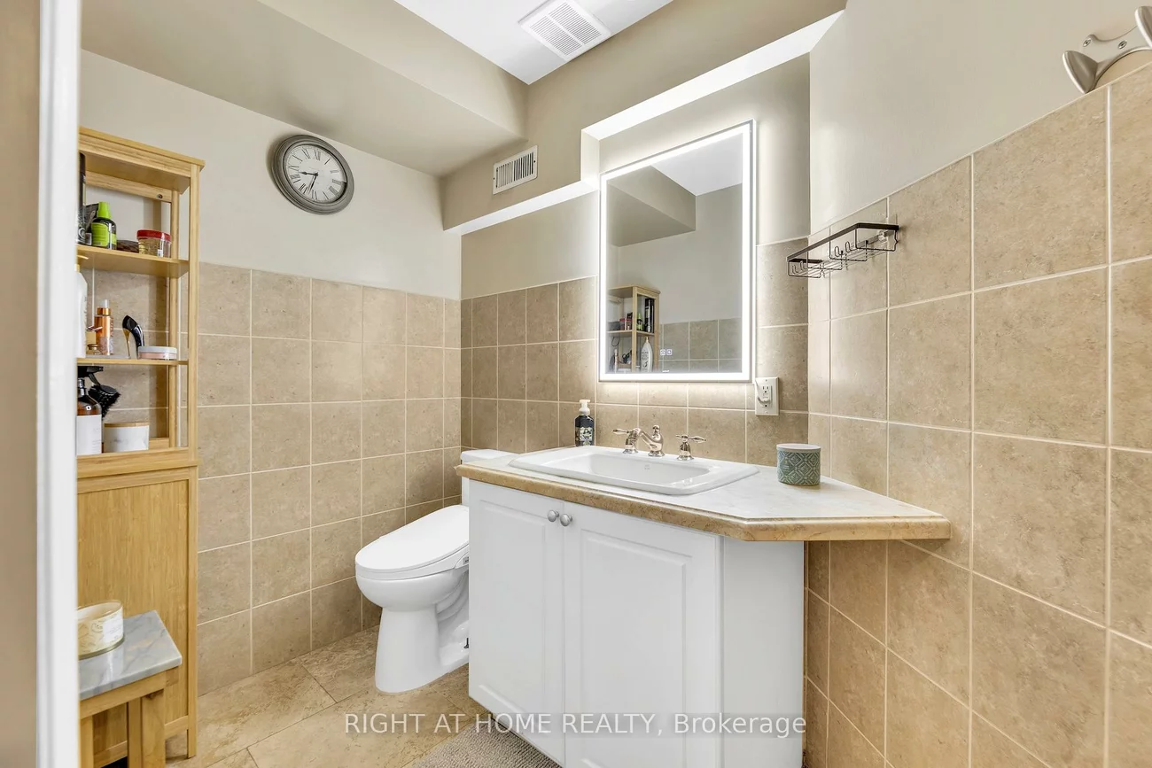 600, Henderson, Aurora Highlands, Aurora