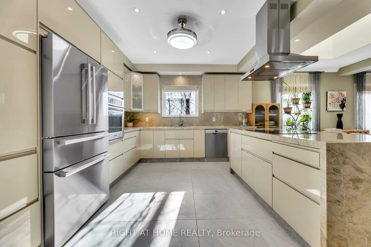 600, Henderson, Aurora Highlands, Aurora