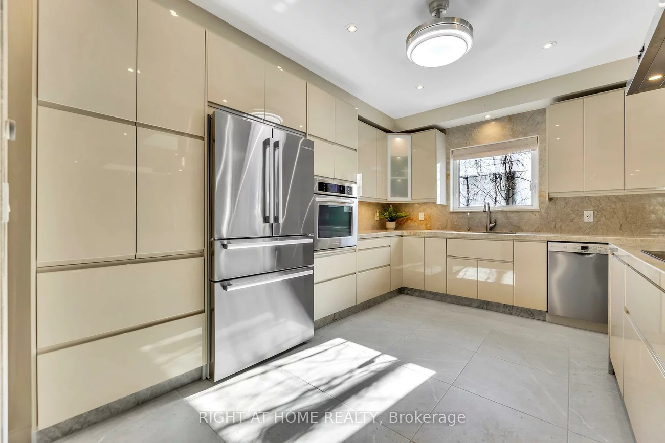 600, Henderson, Aurora Highlands, Aurora