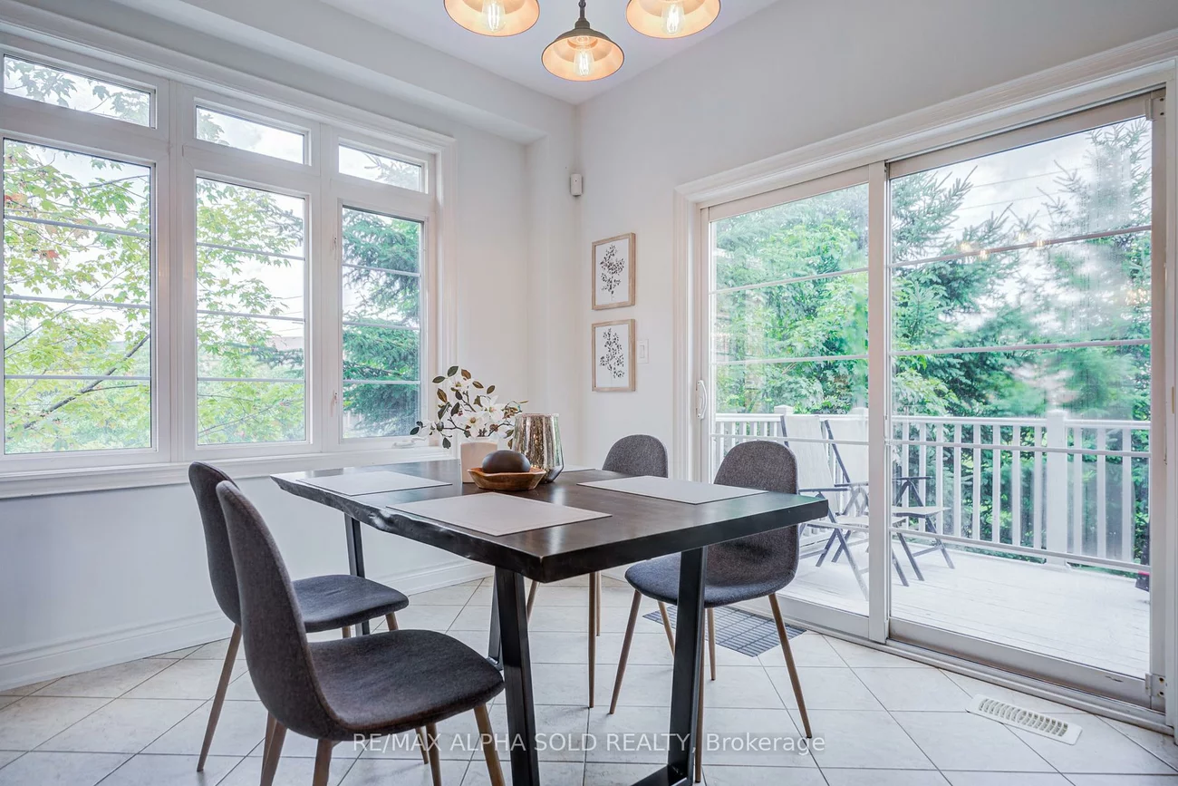 144, Chapman, Aurora Grove, Aurora