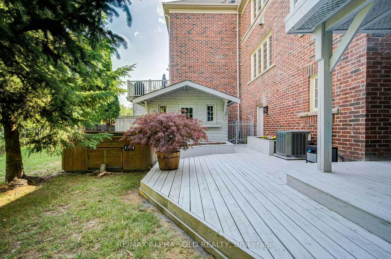 144, Chapman, Aurora Grove, Aurora