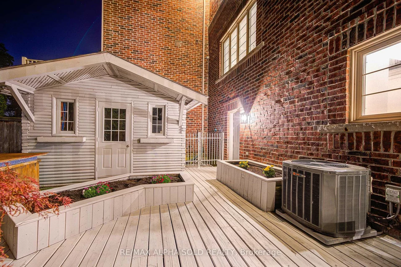 144, Chapman, Aurora Grove, Aurora