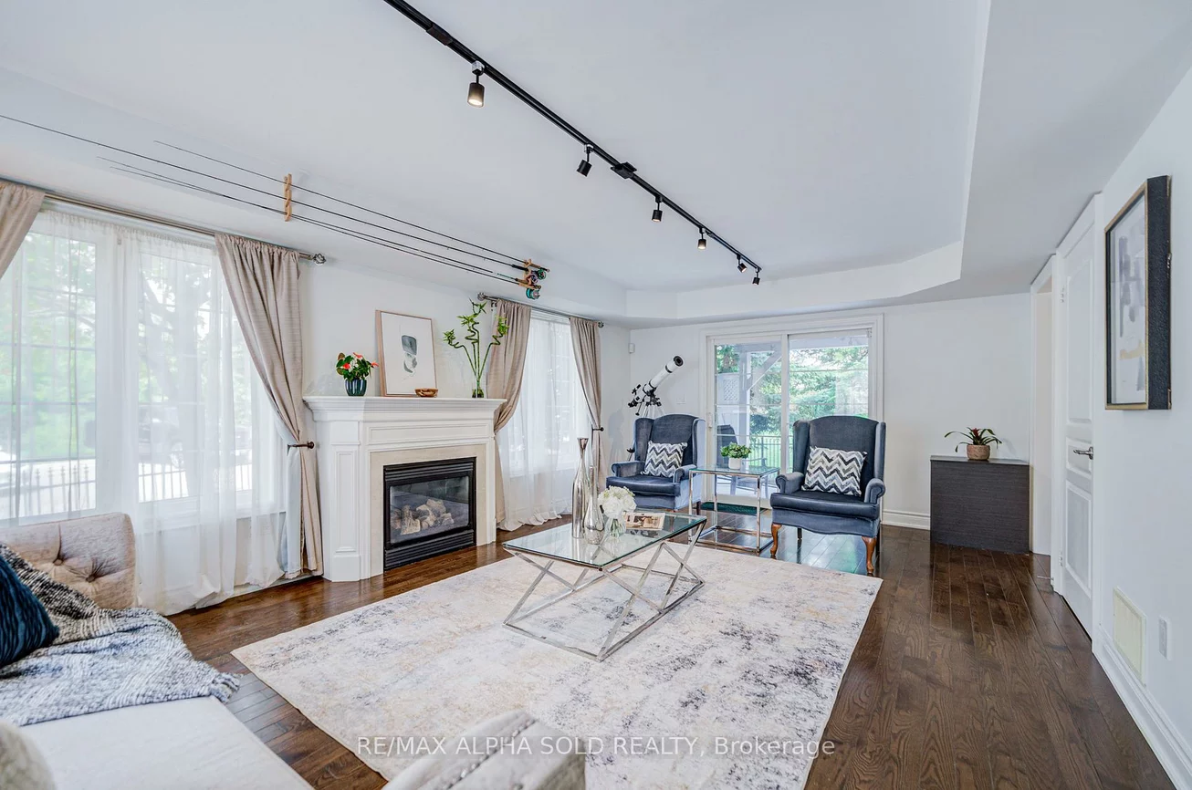 144, Chapman, Aurora Grove, Aurora