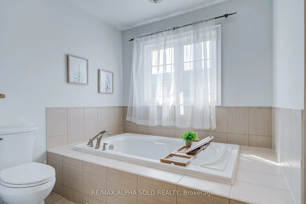 144, Chapman, Aurora Grove, Aurora