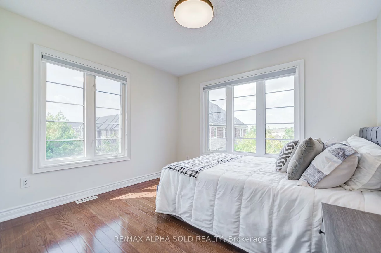 144, Chapman, Aurora Grove, Aurora