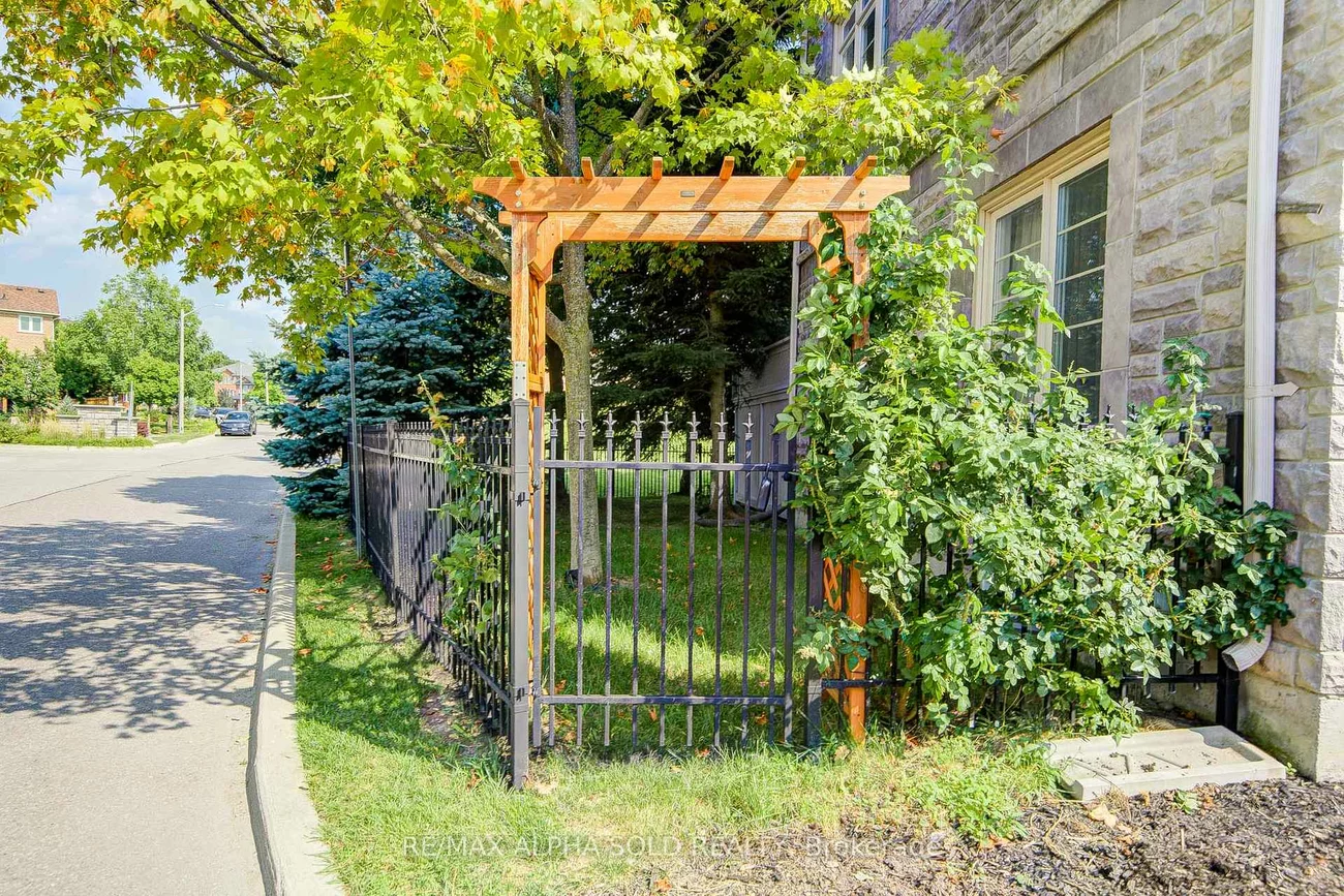 144, Chapman, Aurora Grove, Aurora