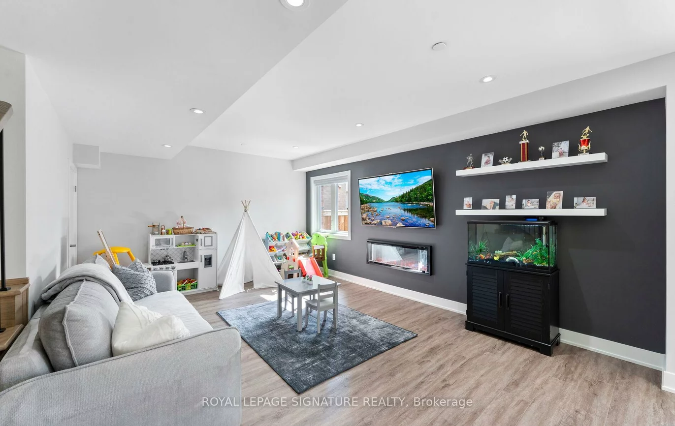 29, Sikura, Rural Aurora, Aurora