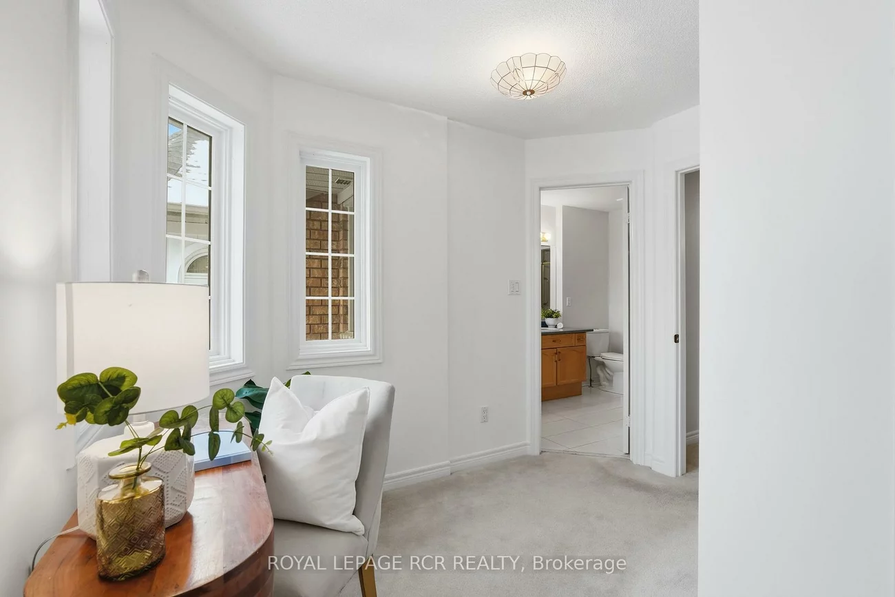 122, Downey, Bayview Wellington, Aurora