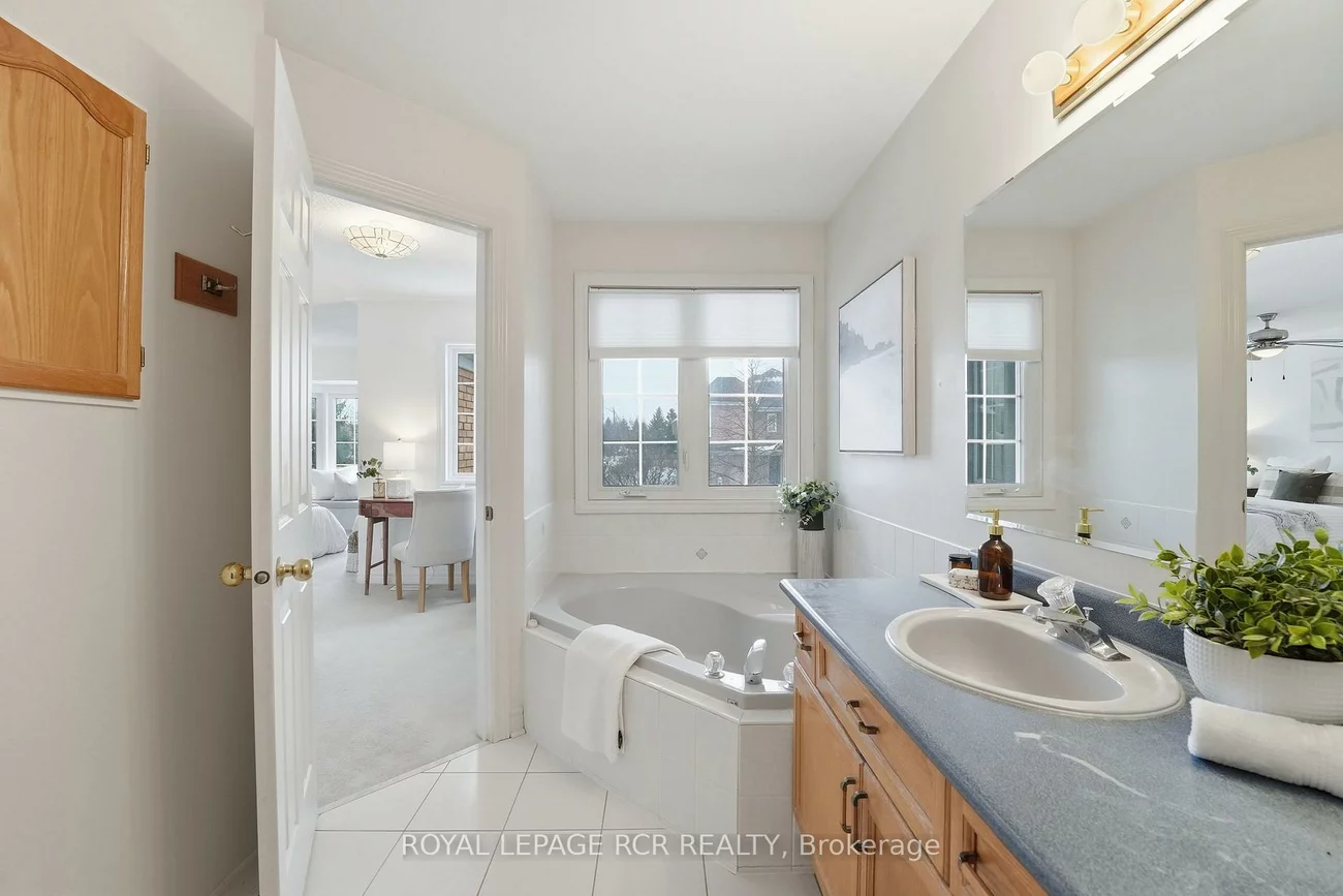 122, Downey, Bayview Wellington, Aurora