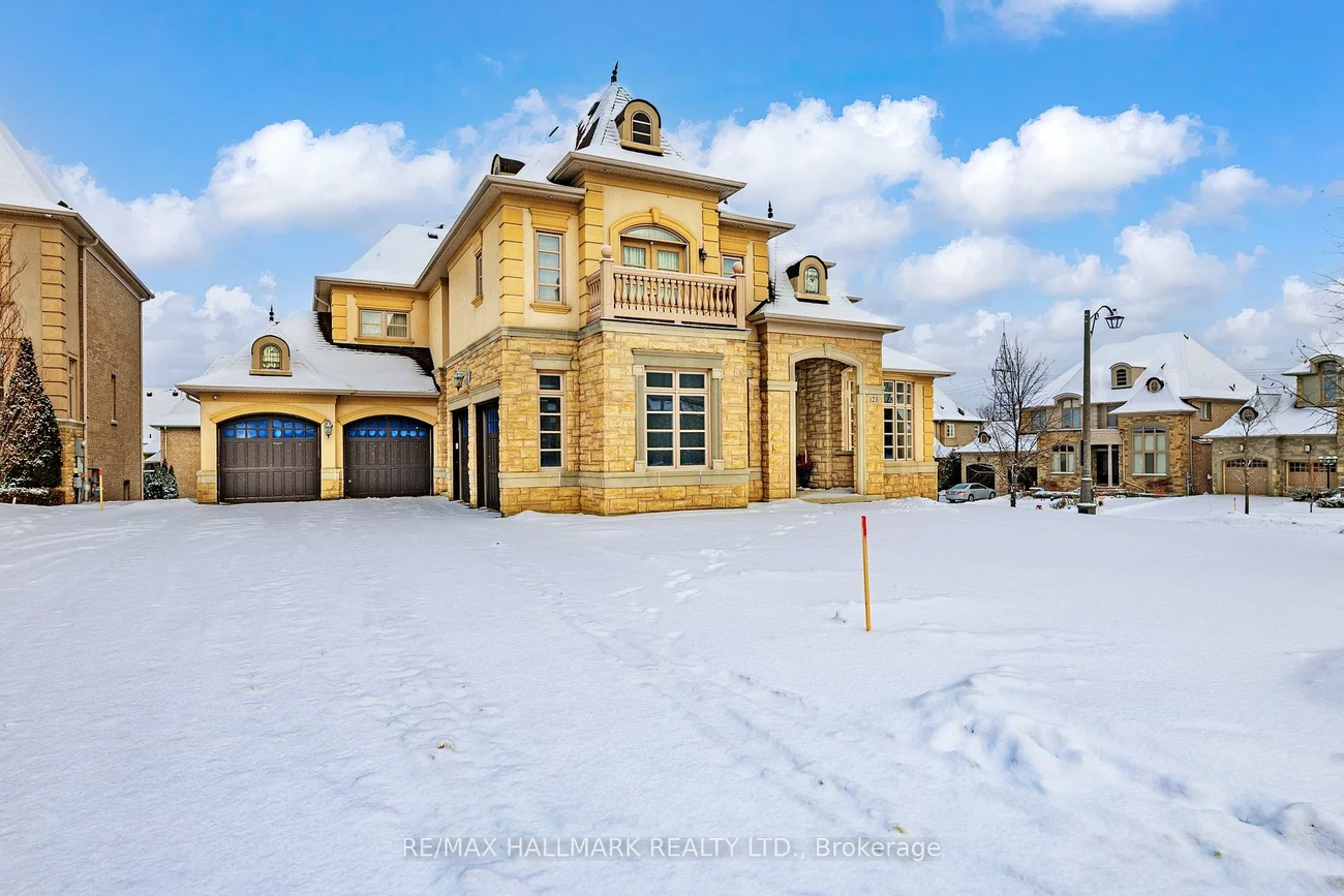 123, Carisbrooke, Bayview Southeast, Aurora