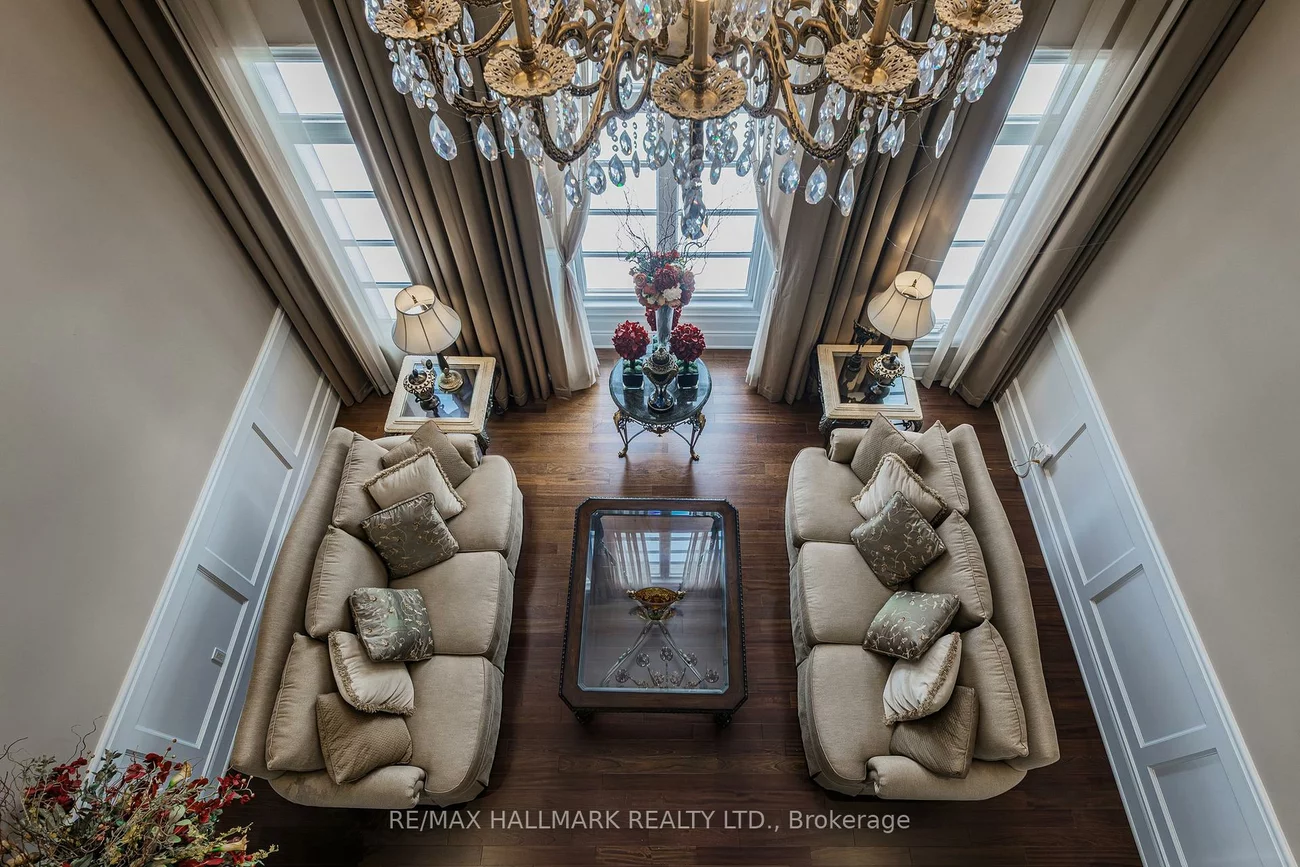 123, Carisbrooke, Bayview Southeast, Aurora