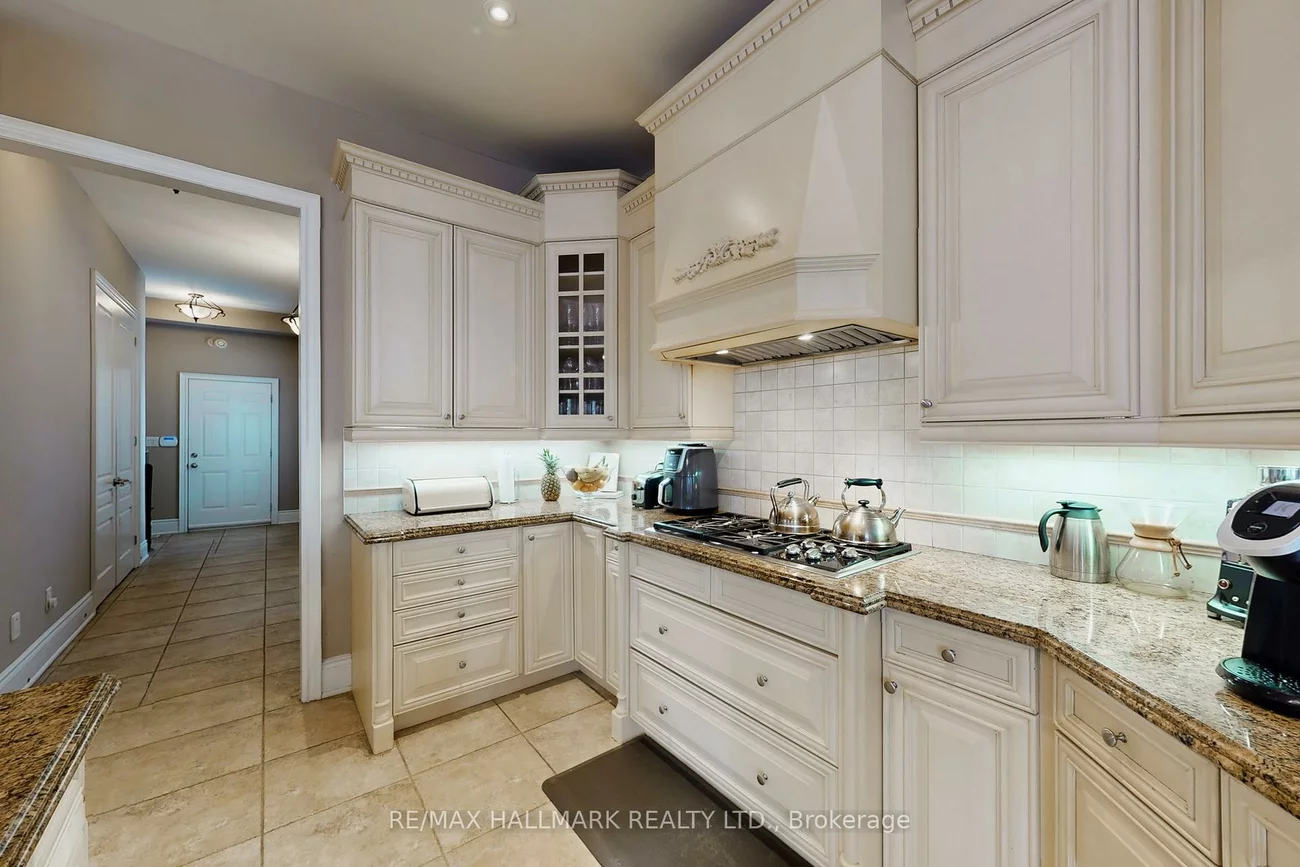 123, Carisbrooke, Bayview Southeast, Aurora