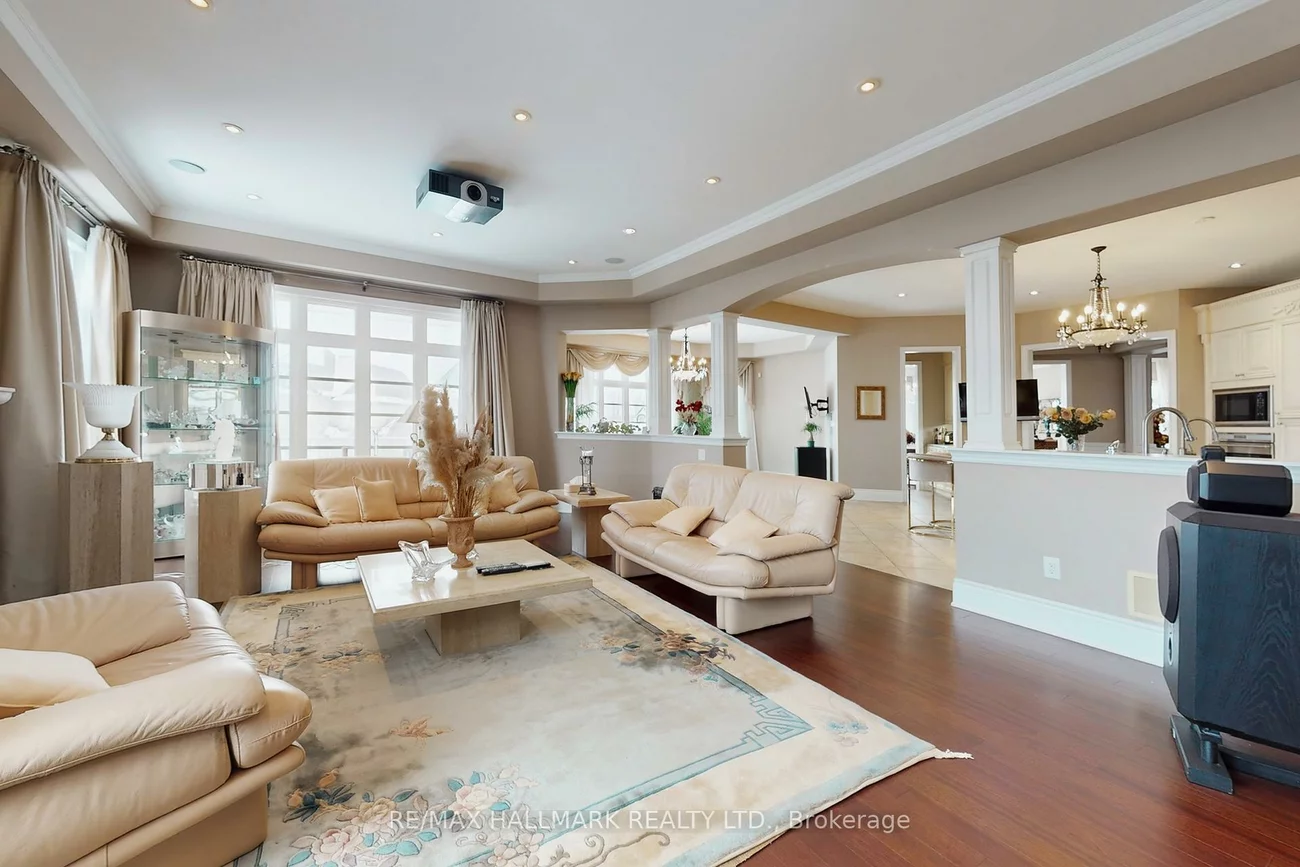 123, Carisbrooke, Bayview Southeast, Aurora