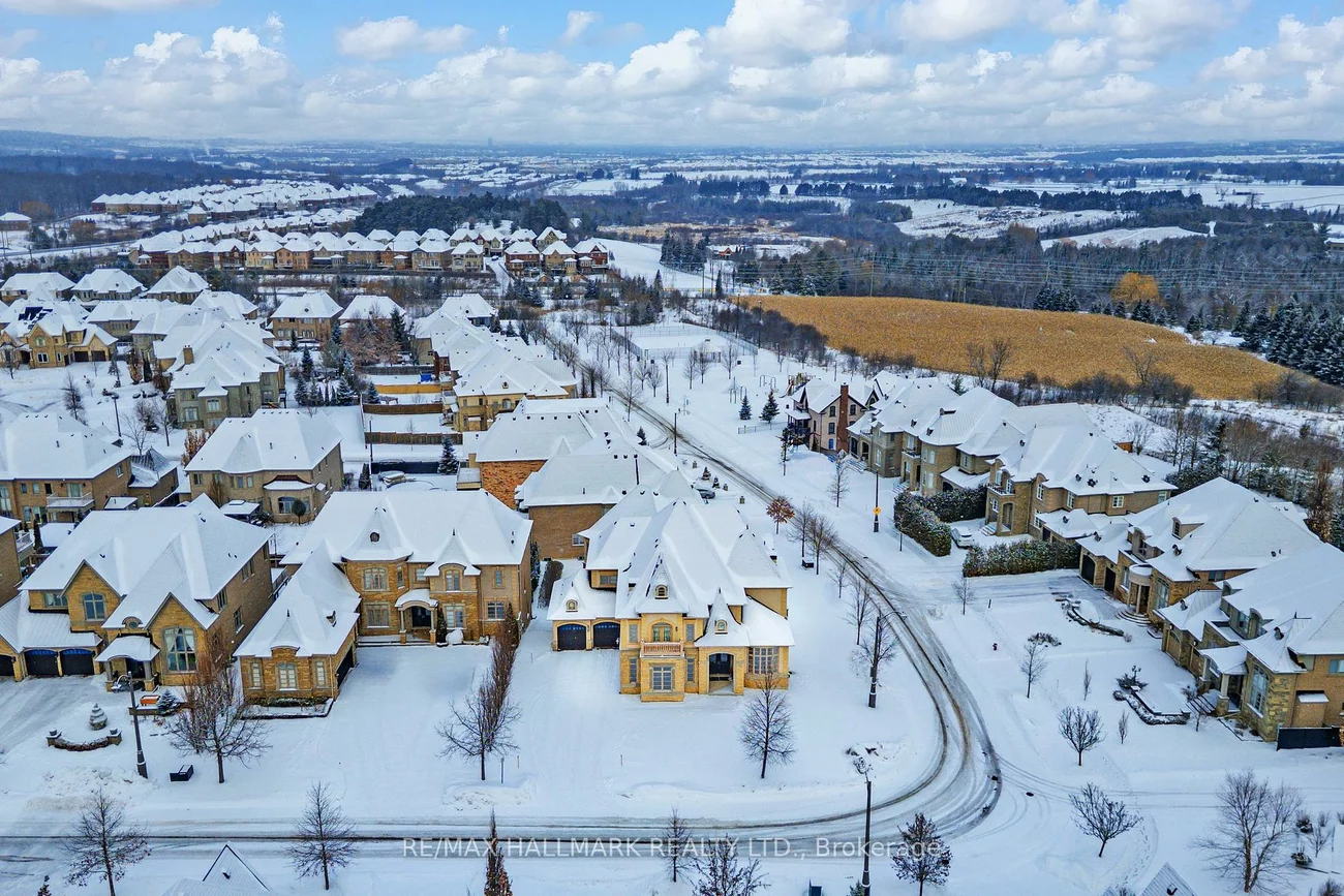 123, Carisbrooke, Bayview Southeast, Aurora