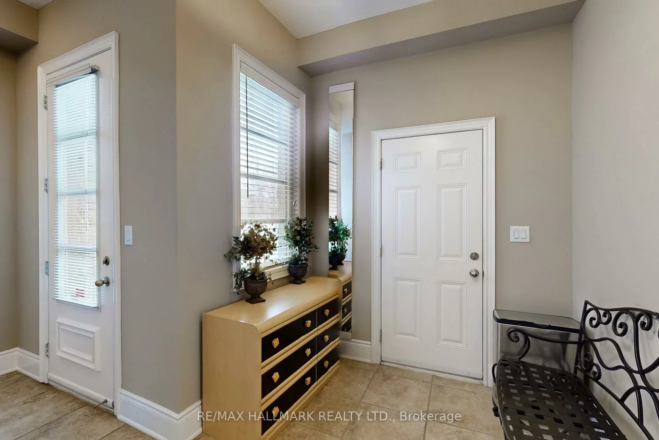 123, Carisbrooke, Bayview Southeast, Aurora