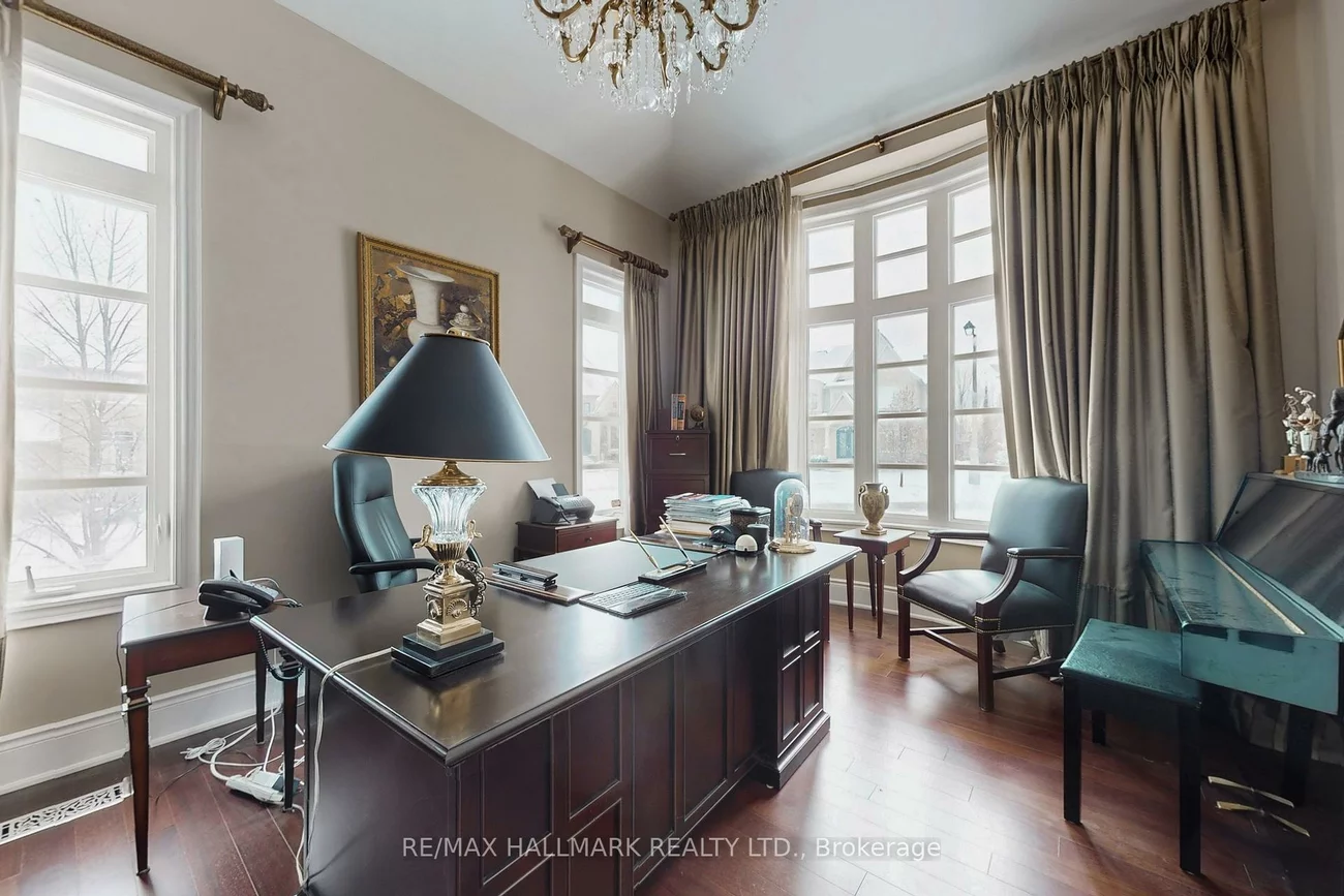 123, Carisbrooke, Bayview Southeast, Aurora