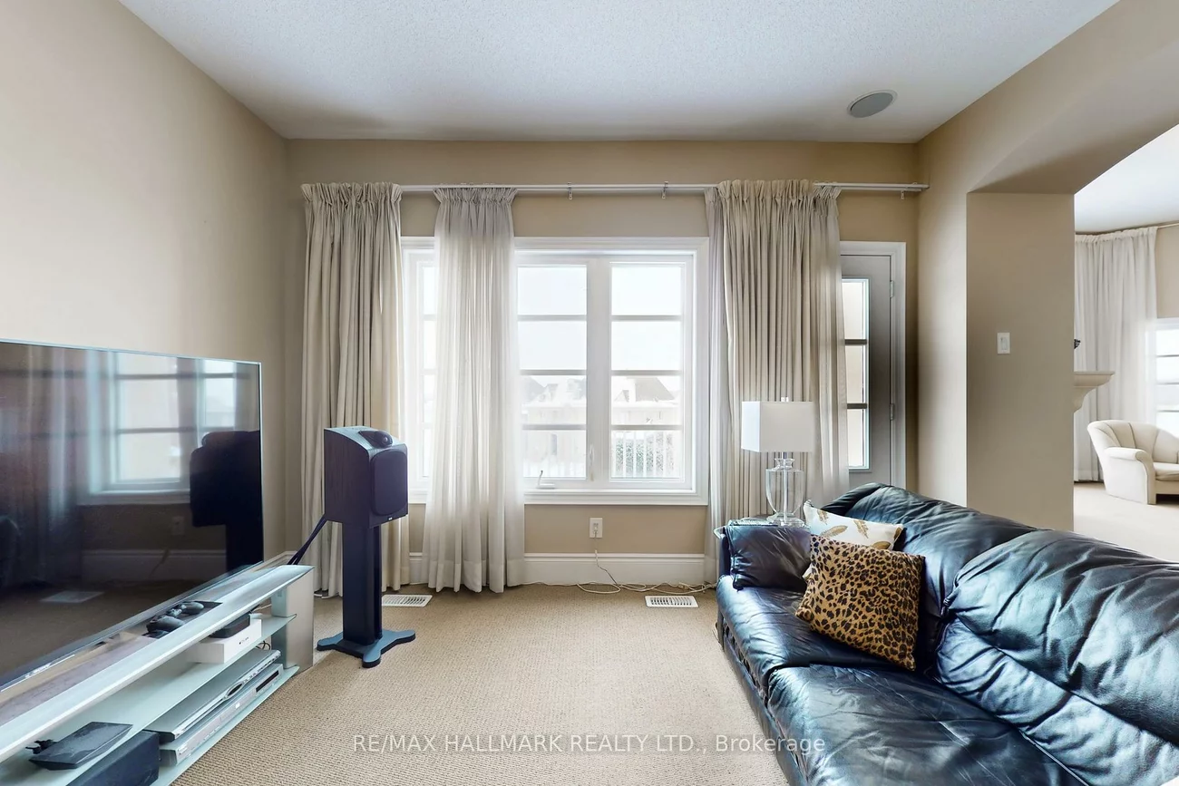 123, Carisbrooke, Bayview Southeast, Aurora