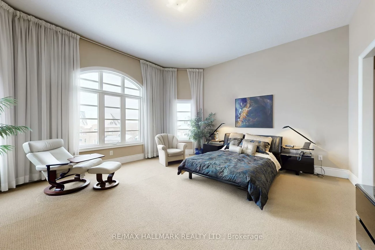 123, Carisbrooke, Bayview Southeast, Aurora