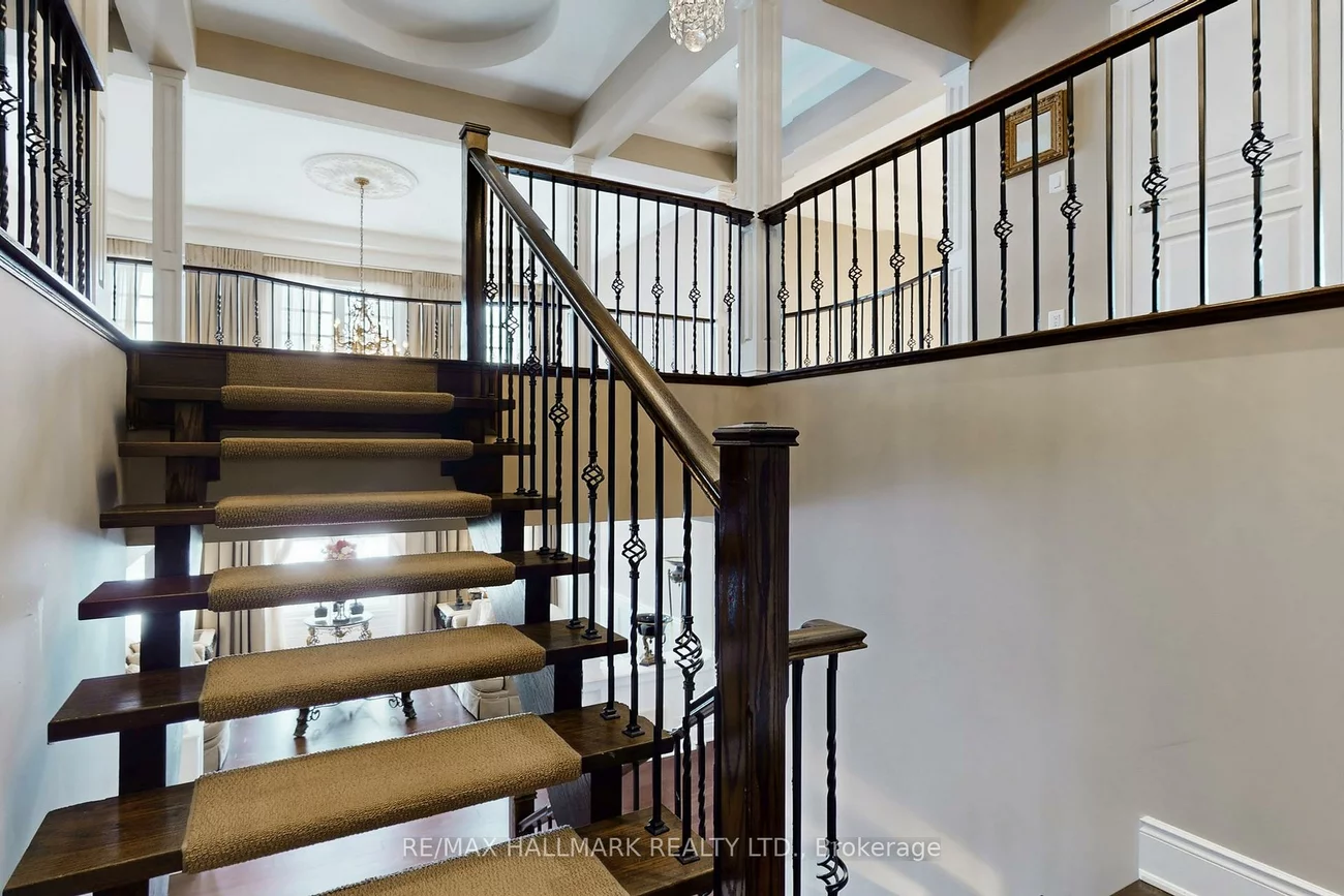 123, Carisbrooke, Bayview Southeast, Aurora