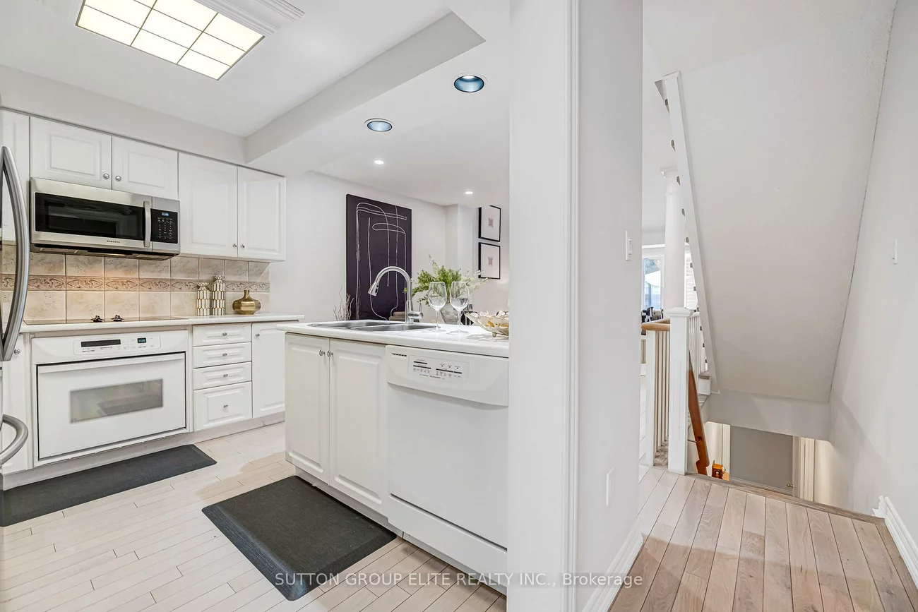 63, Ochalski, Bayview Wellington, Aurora