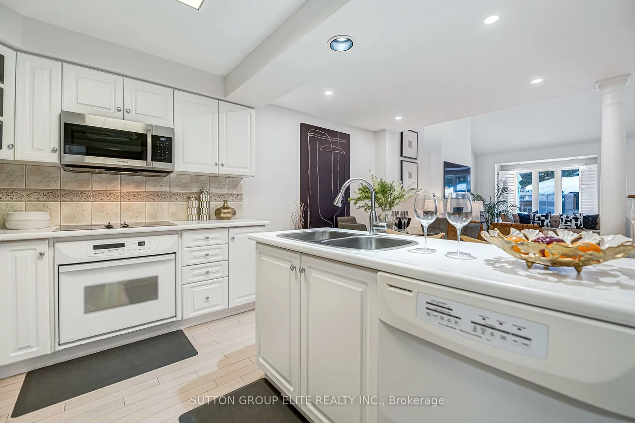 63, Ochalski, Bayview Wellington, Aurora