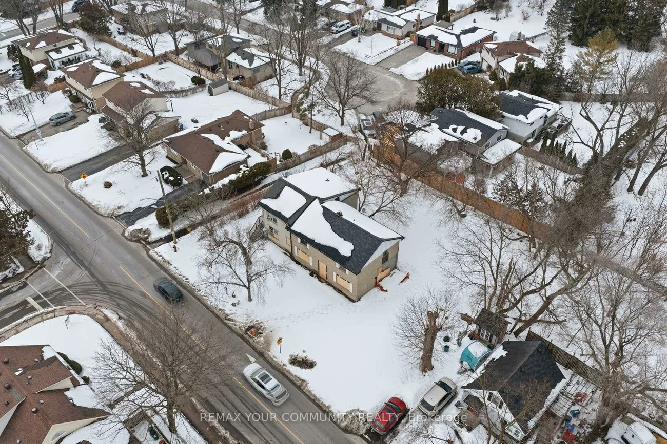 33, Walton, Aurora Village, Aurora