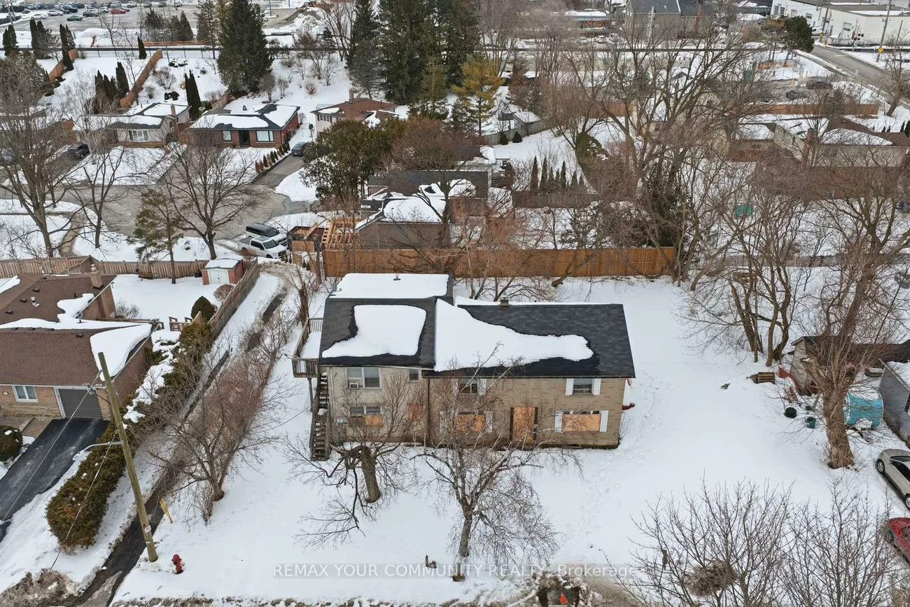 33, Walton, Aurora Village, Aurora