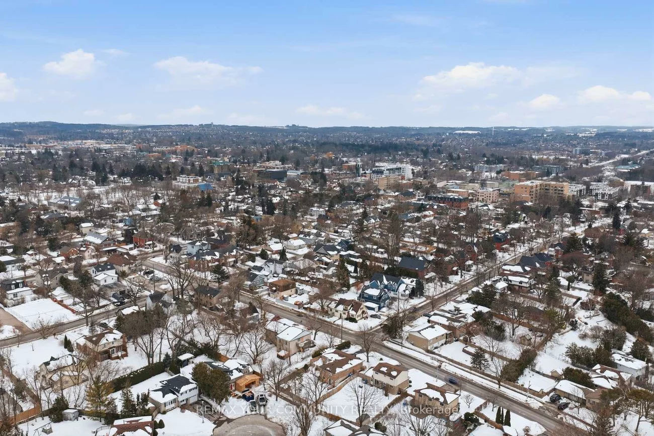 33, Walton, Aurora Village, Aurora