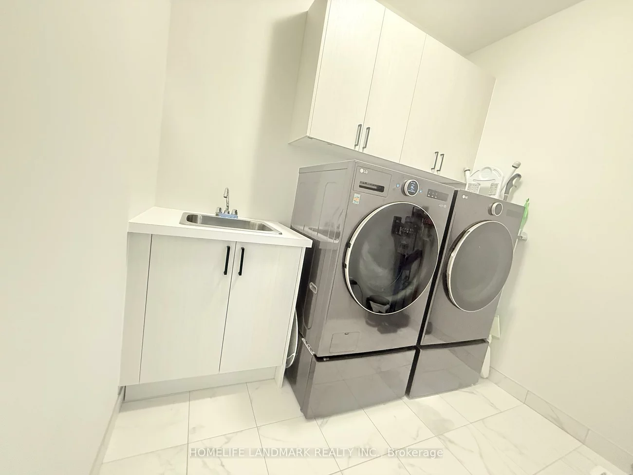 37, Wallace Merchant, Aurora Highlands, Aurora