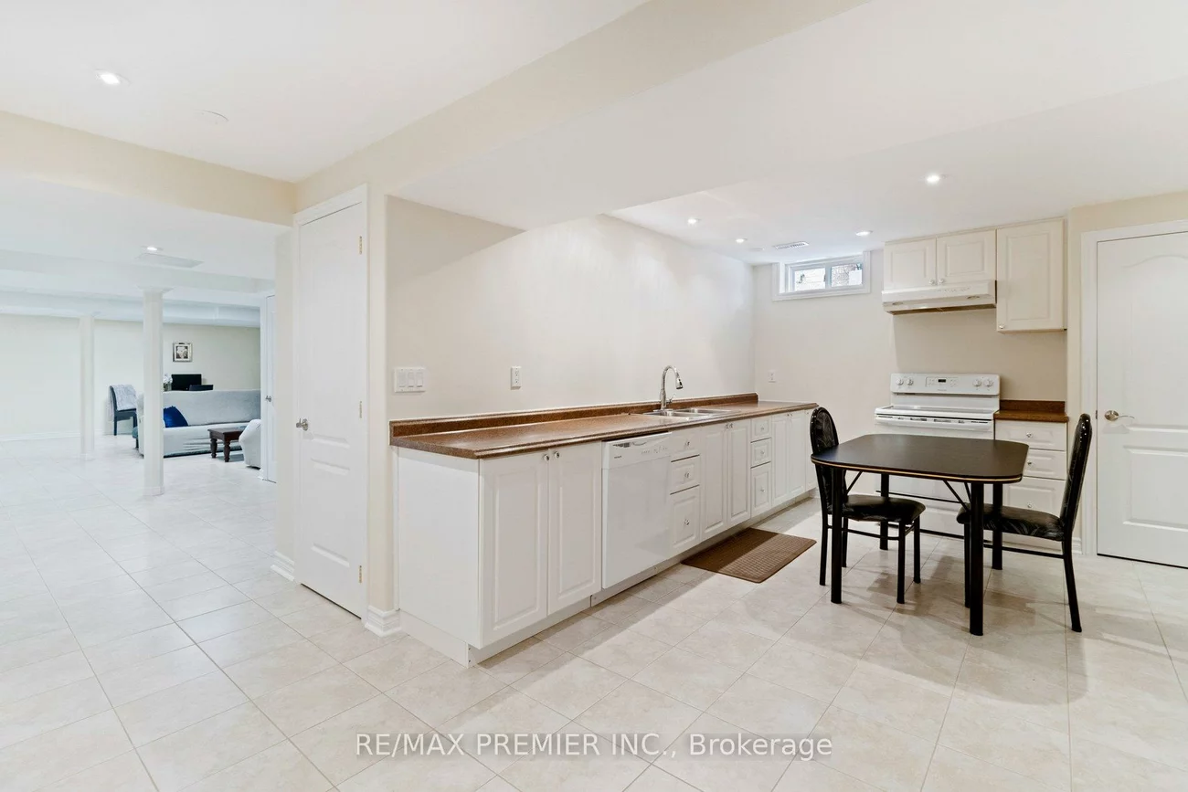 11, Eakins, Bayview Northeast, Aurora