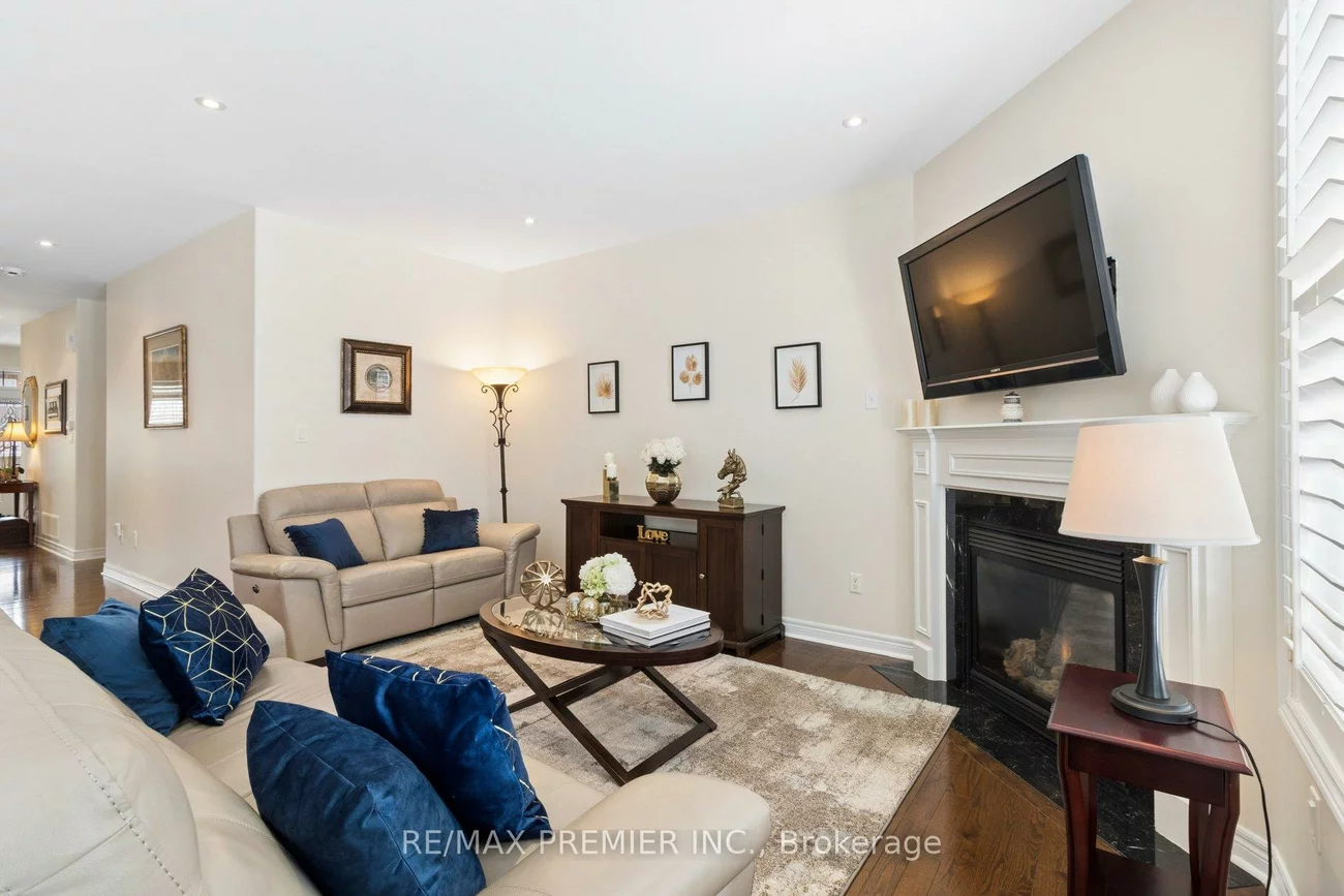 11, Eakins, Bayview Northeast, Aurora