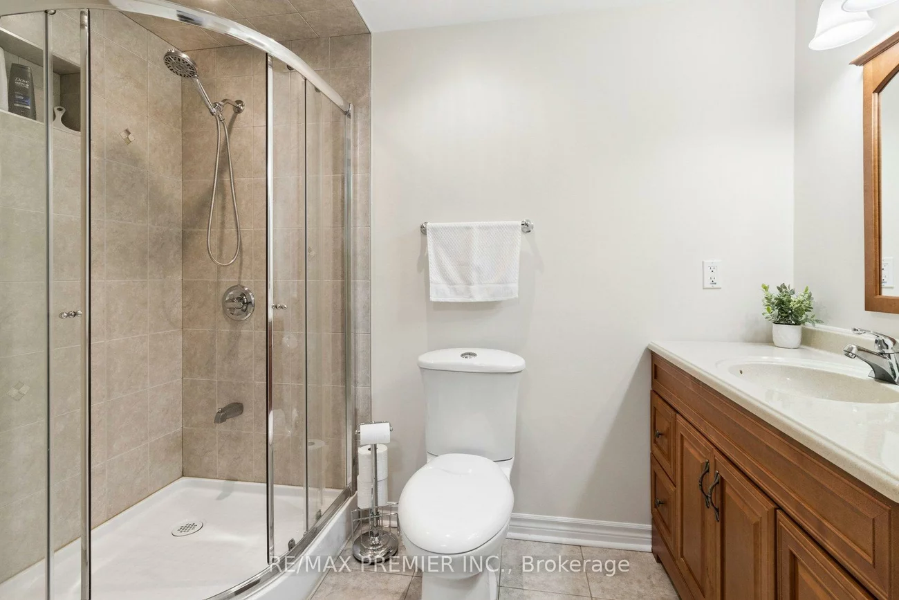 11, Eakins, Bayview Northeast, Aurora